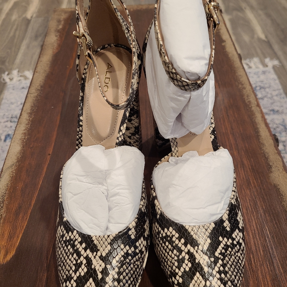 Shoes - Picture 2 of 3